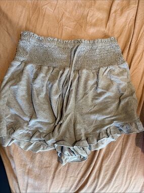 Smocked Waist Ruffle Hem Women's Shorts — Taupe
